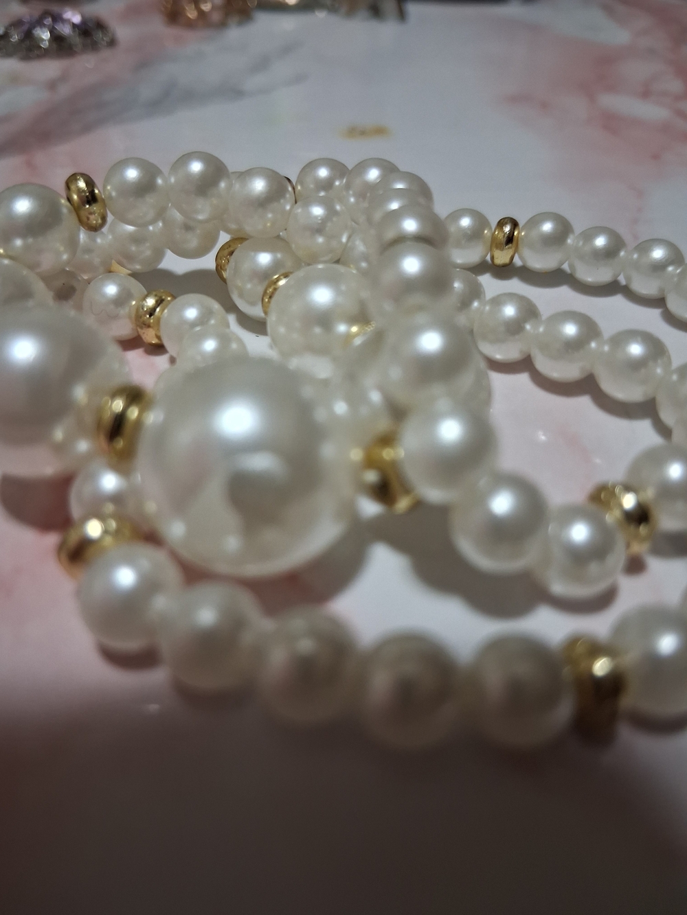 Source Unknown White Pearl Necklace with Gold Accents
